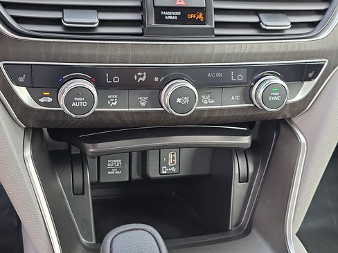 Used 2020 Honda Accord EX image 21
