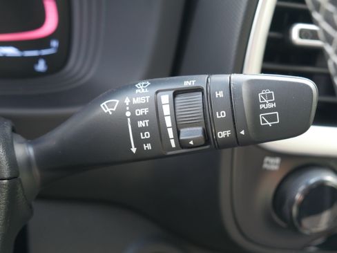 Used 2026 Hyundai Venue SEL FWD image 29