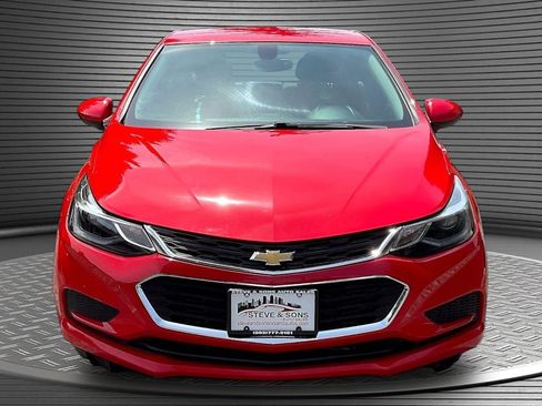 Used 2017 Chevrolet Cruze LT FWD image 2