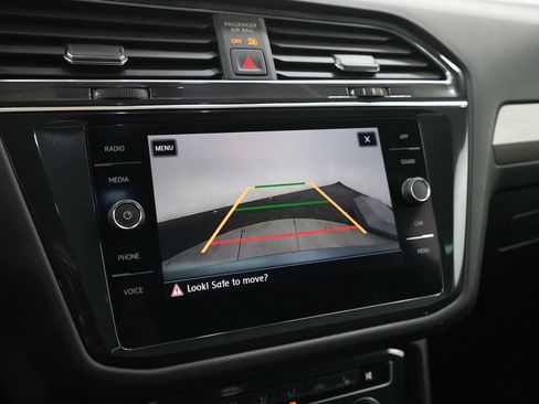 Used 2020 Volkswagen Tiguan SE R-Line image 22