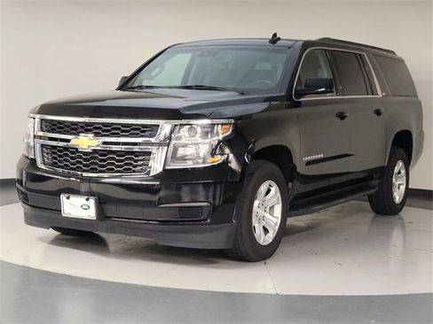 Used 2018 Chevrolet Suburban LT image 1