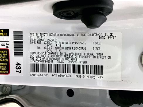Used 2017 Toyota Tacoma SR5 w/ Tow Package RWD image 33