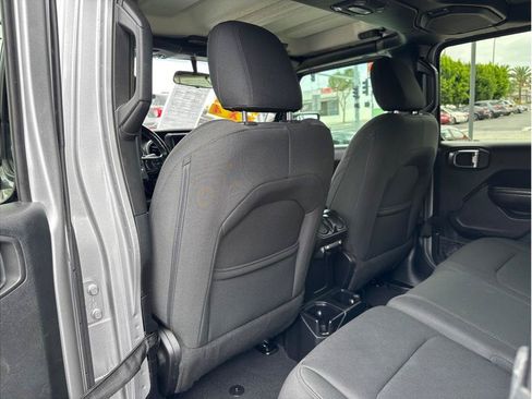 Used 2018 Jeep Wrangler Unlimited Sport S AWD/4WD image 19