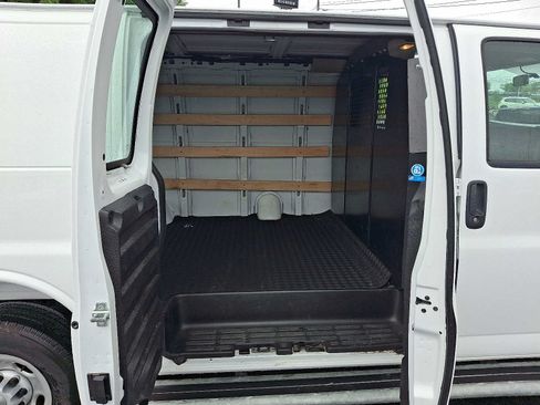 Used 2025 Chevrolet Express 2500 w/ Driver Convenience Package RWD image 27
