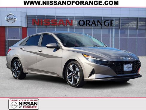 Used 2023 Hyundai Elantra SEL w/ Convenience Package image 1