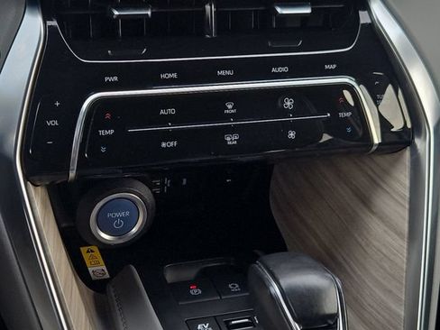 Certified 2021 Toyota Venza XLE w/ Softex Package AWD/4WD image 22
