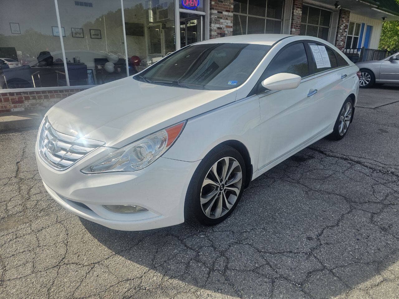 Used 2013 Hyundai Sonata SE FWD image 2