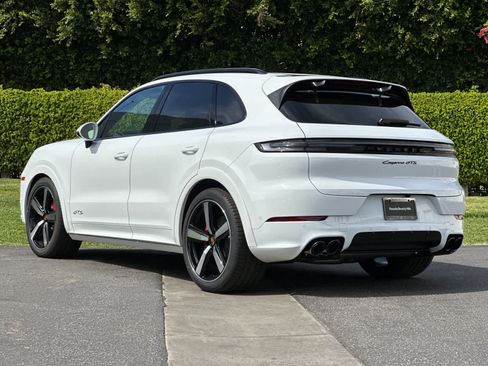 New 2026 Porsche Cayenne GTS image 3