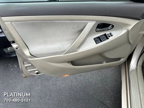 Used 2009 Toyota Camry XLE FWD image 10