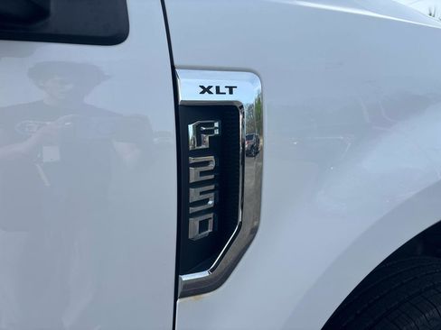 Used 2017 Ford F250 XLT w/ XLT Premium Package AWD/4WD image 13