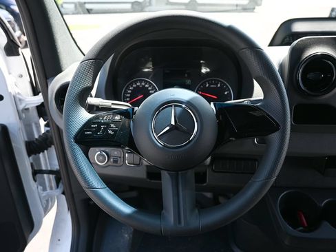 Used 2025 Mercedes-Benz Sprinter 2500 image 2