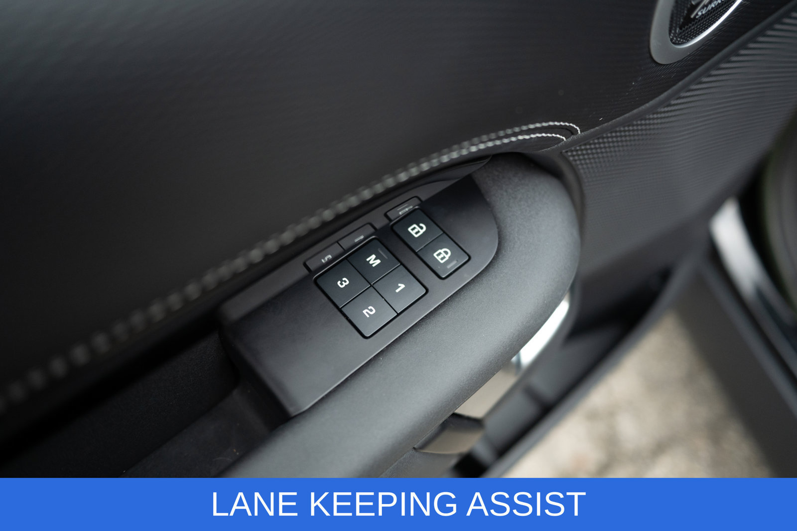 Used 2023 Land Rover Discovery HSE R-Dynamic AWD/4WD image 21