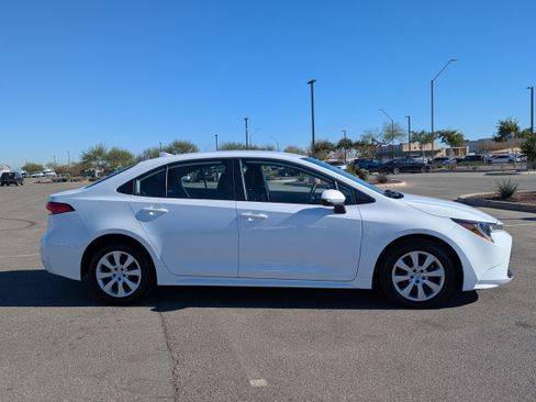 Used 2025 Toyota Corolla LE image 6