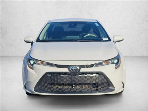 Used 2021 Toyota Corolla LE image 2