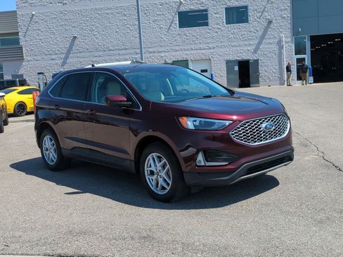Used 2023 Ford Edge SEL w/ Convenience Package AWD/4WD image 2