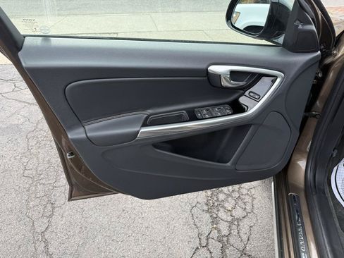 Used 2016 Volvo V60 T5 Cross Country w/ Climate Package AWD/4WD image 37