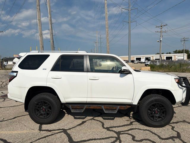 Used 2018 Toyota 4Runner SR5 Premium AWD/4WD image 4