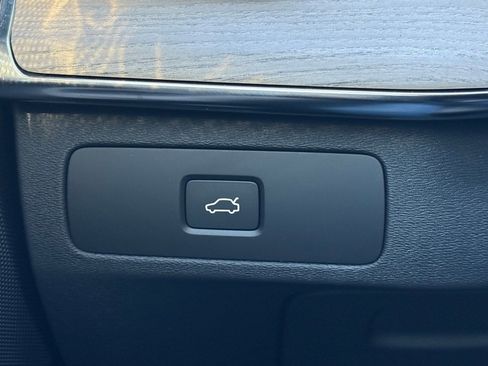 New 2026 Volvo XC90 B6 Plus image 16