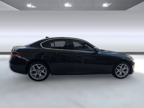 Used 2020 Alfa Romeo Giulia Ti w/ Active Blind Spot Package AWD/4WD image 8