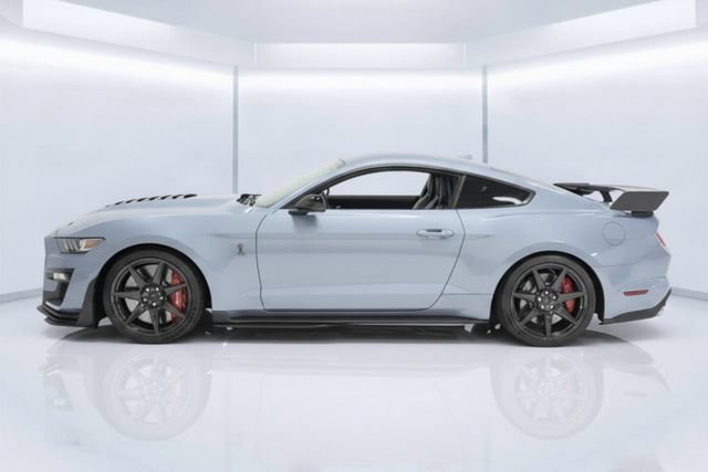 Used 2022 Ford Mustang Shelby GT500 w/ Carbon Fiber Track Pack RWD image 3