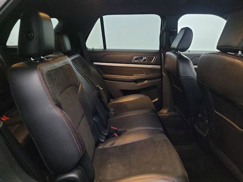 Used 2018 Ford Explorer XLT w/ Equipment Group 202A AWD/4WD image 19