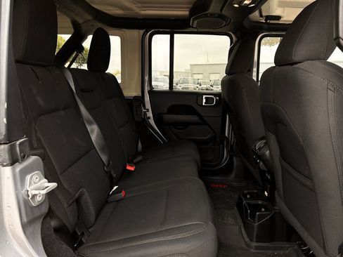 Used 2021 Jeep Wrangler Unlimited Sahara AWD/4WD image 30