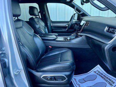 Used 2023 Jeep Wagoneer L Series III w/ Preferred Equipment Group image 35