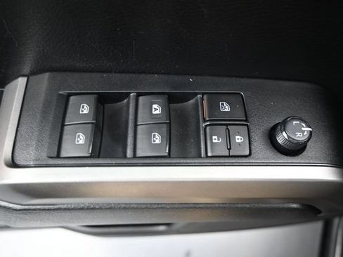 Used 2021 Toyota Tacoma SR5 RWD image 12