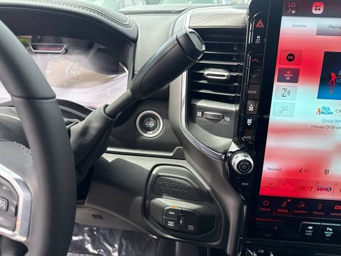 New 2026 RAM 2500 Laramie AWD/4WD image 14