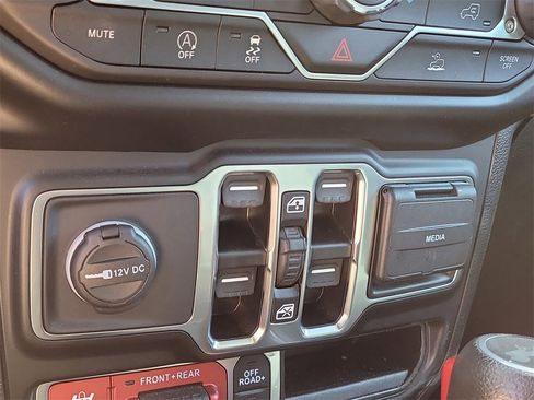 Used 2022 Jeep Wrangler Unlimited Rubicon image 25