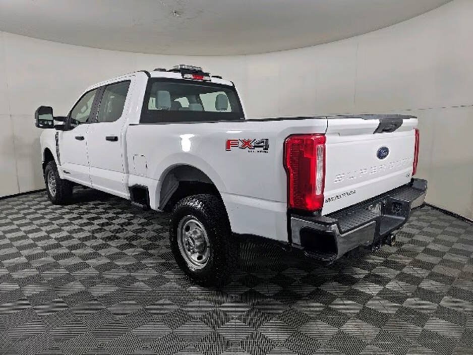 Used 2023 Ford F250 XL w/ FX4 Off-Road Package AWD/4WD image 5