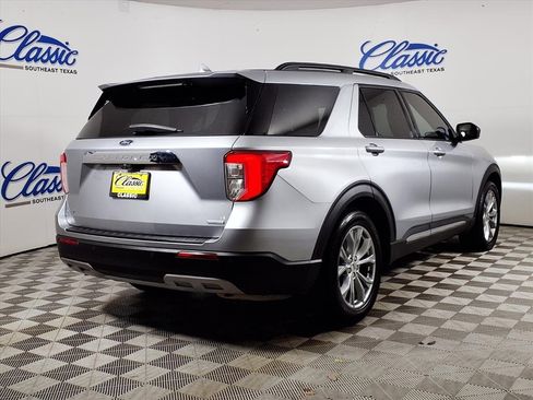 Used 2020 Ford Explorer XLT w/ Equipment Group 202A image 6