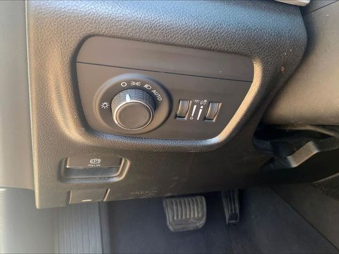 Used 2023 Jeep Grand Cherokee L Laredo AWD/4WD image 32