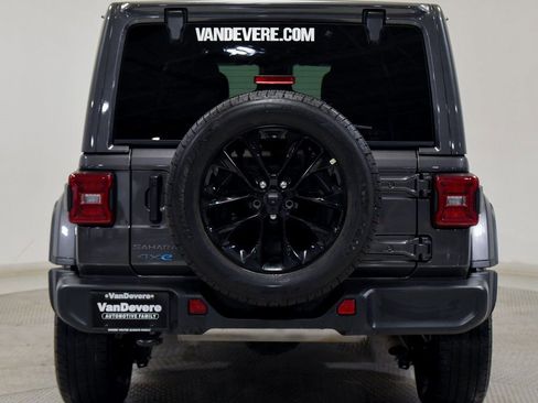 Used 2025 Jeep Wrangler Unlimited Sahara AWD/4WD image 9