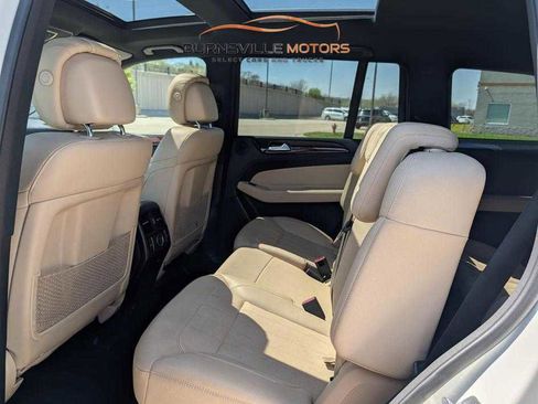 Used 2010 Mercedes-Benz C 300 Sport image 37