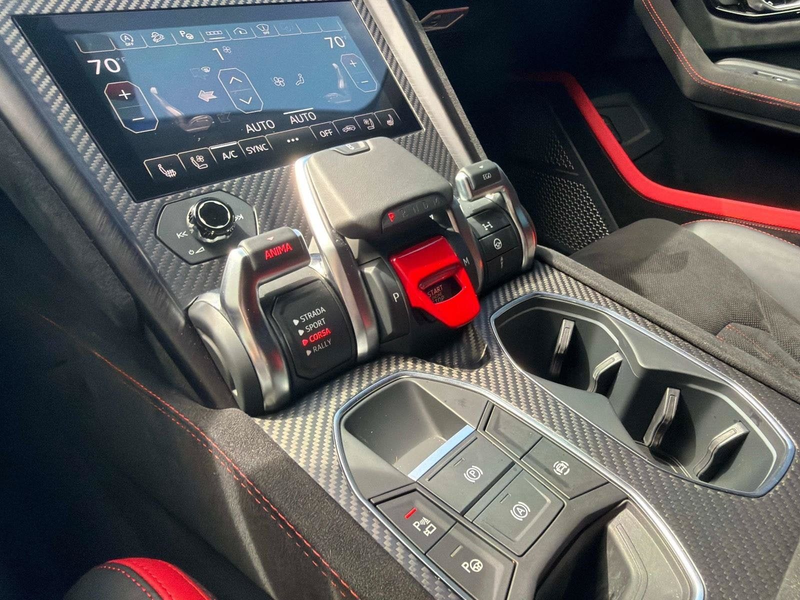 Used 2024 Lamborghini Urus Performante AWD/4WD image 25