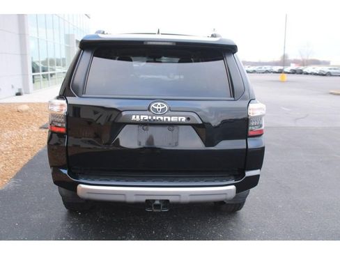 Used 2018 Toyota 4Runner TRD Off-Road Premium image 4