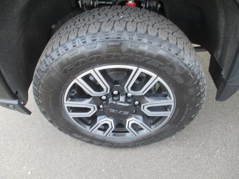 Used 2020 GMC Sierra 2500 AT4 w/ AT4 Premium Package image 13