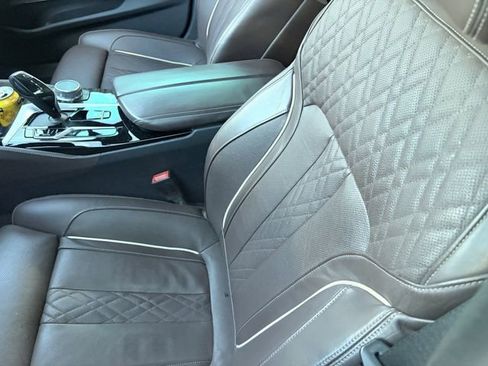 Used 2022 BMW M550i xDrive image 5