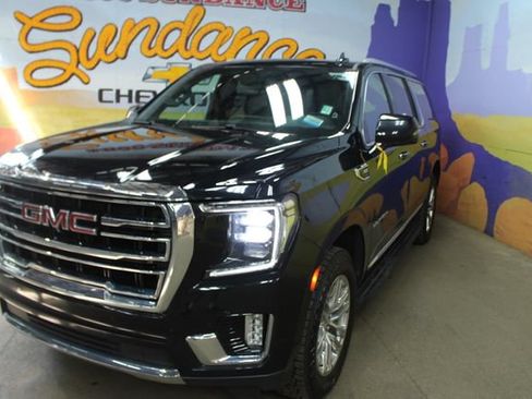 Used 2023 GMC Yukon XL SLT w/ SLT Premium Package AWD/4WD image 4
