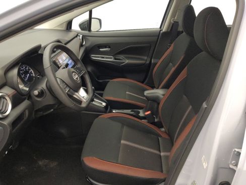 Used 2025 Nissan Versa SR image 17