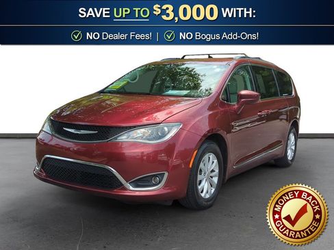 Used 2017 Chrysler Pacifica Touring-L FWD image 1