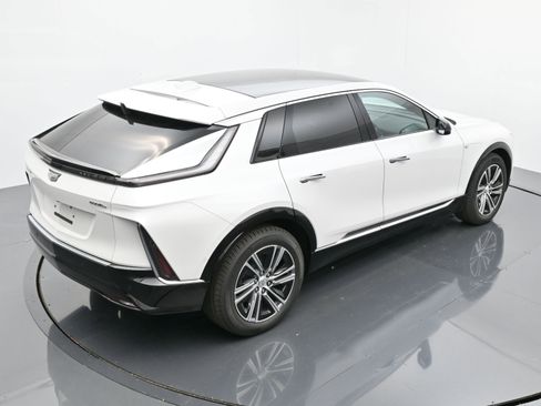 New 2025 Cadillac Lyriq Luxury image 27