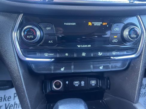 Used 2020 Hyundai Santa Fe SEL image 16