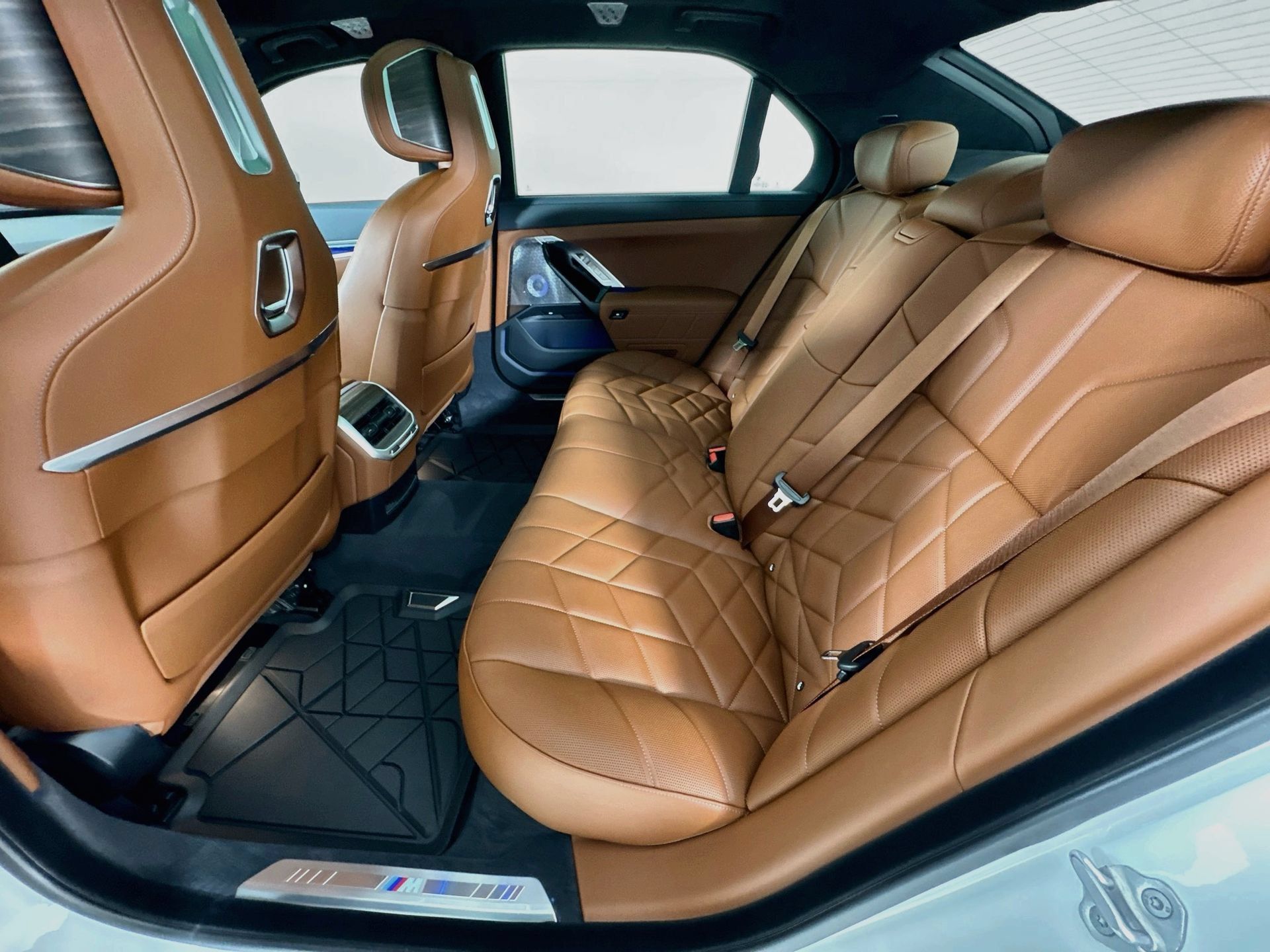 Used 2026 BMW 750e xDrive w/ Executive Package AWD/4WD image 27