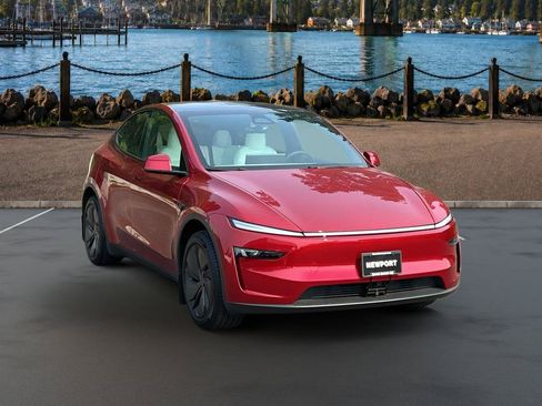 Used 2026 Tesla Model Y 2WD image 3