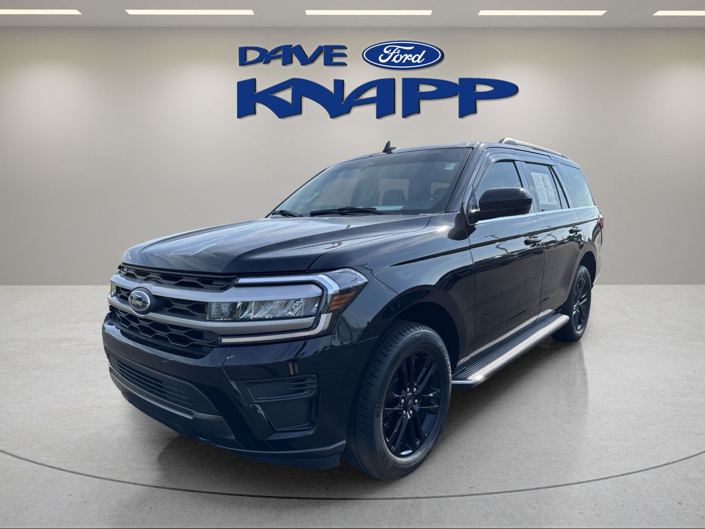 Used 2022 Ford Expedition XLT AWD/4WD image 3
