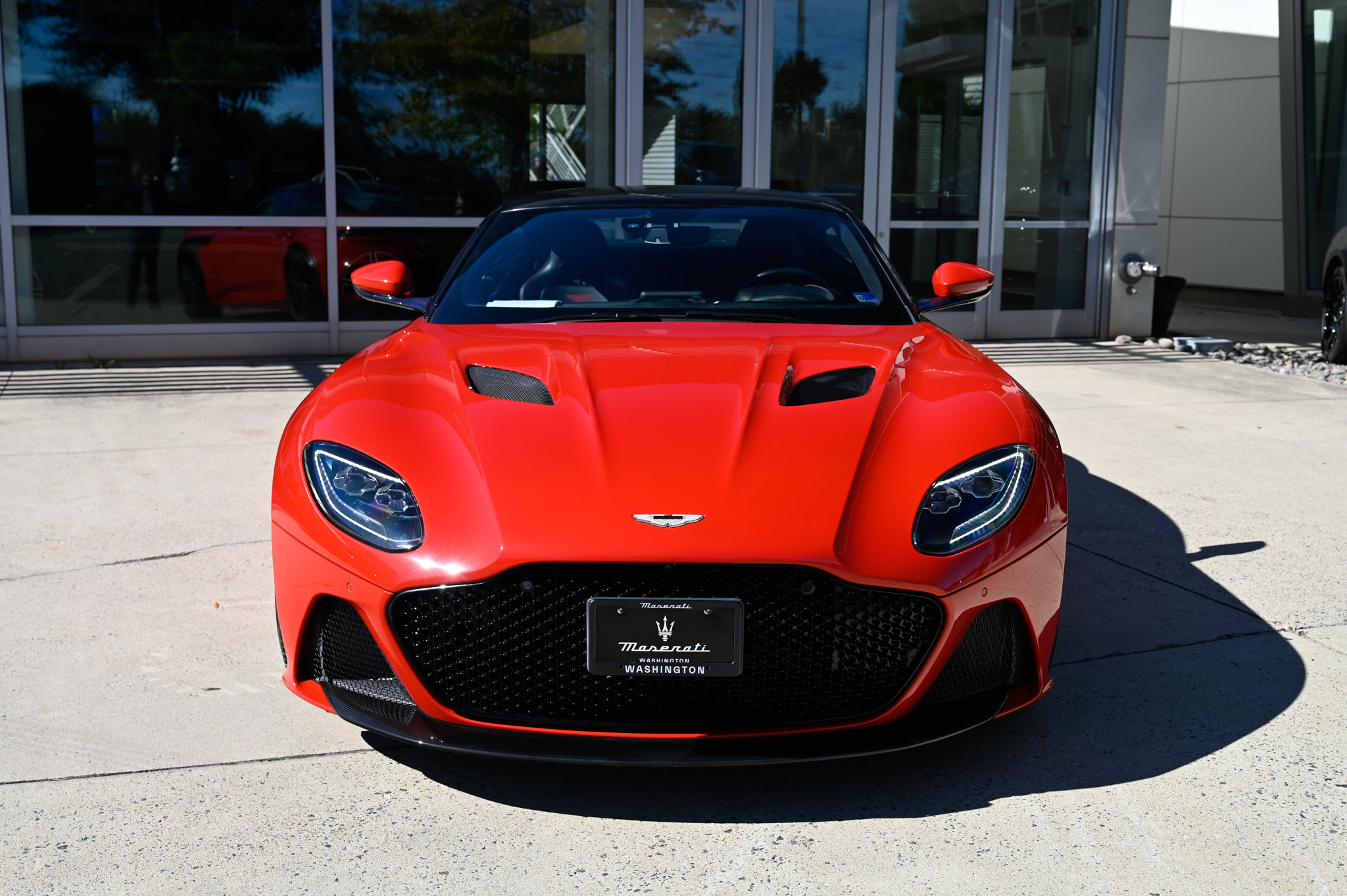 Used 2020 Aston Martin DBS Superleggera RWD image 2