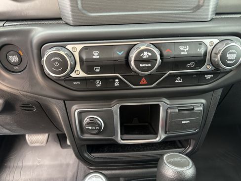 Used 2023 Jeep Gladiator Sport image 22