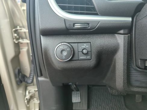 Used 2016 Chevrolet Traverse LTZ FWD image 19